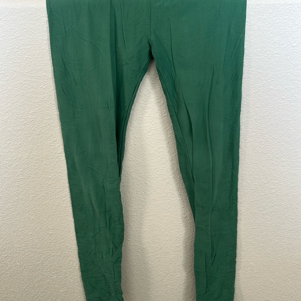 Gently used Lularoe soft leggings from
Smoke free home